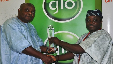 Left: Michael Jituboh, Executive Director, Special Projects Globacom, receiving the Nigerian Telecoms Hall of Fame ( Platinum Award) which he collected on behalf of Globacom's Chairman, Dr. Mike Adenuga jr.  from Otunba Abiodun Ajiboye, Executive Chairman of Logica Communications Limited, organisers of the award at Gloworld, Victoria Island Lagos on Tuesday.